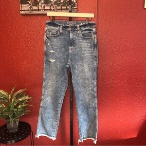 Arizona. Size 9 (Juniors). Highest rise slim straight leg.